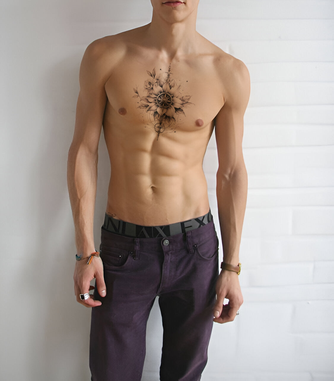 Bellissimo design di tatuaggio a bussola in bianco e nero