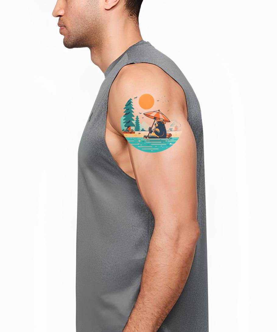 Diseño de tatuaje de oso disfrutando de las vacaciones