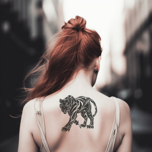 Desenho de Tatuagem de Pantera a Andar em Blackwork