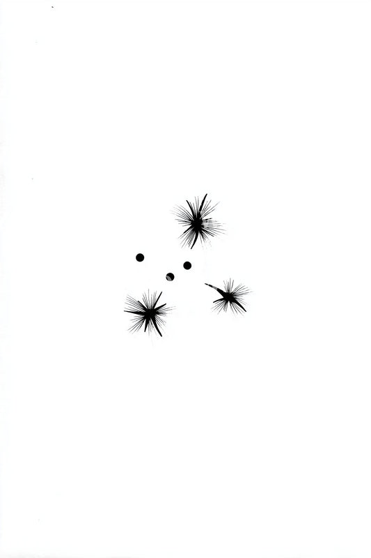 Idea per tatuaggio di piccole stelle cosmiche