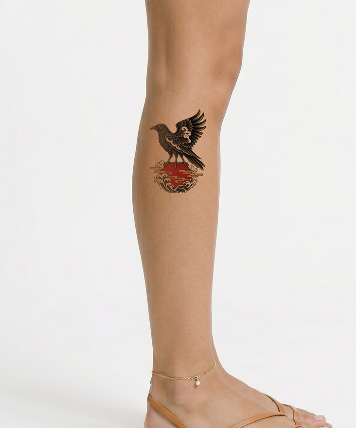Cuervo japonés sobre sol naciente rojo, ilustración para tatuaje