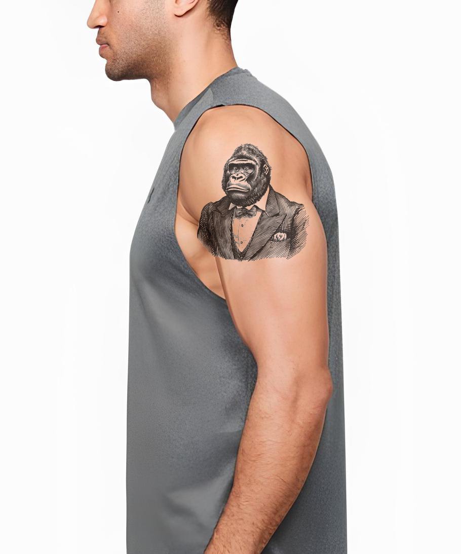 Idée de tatouage de Gorilla Boss en vêtements de fantaisie