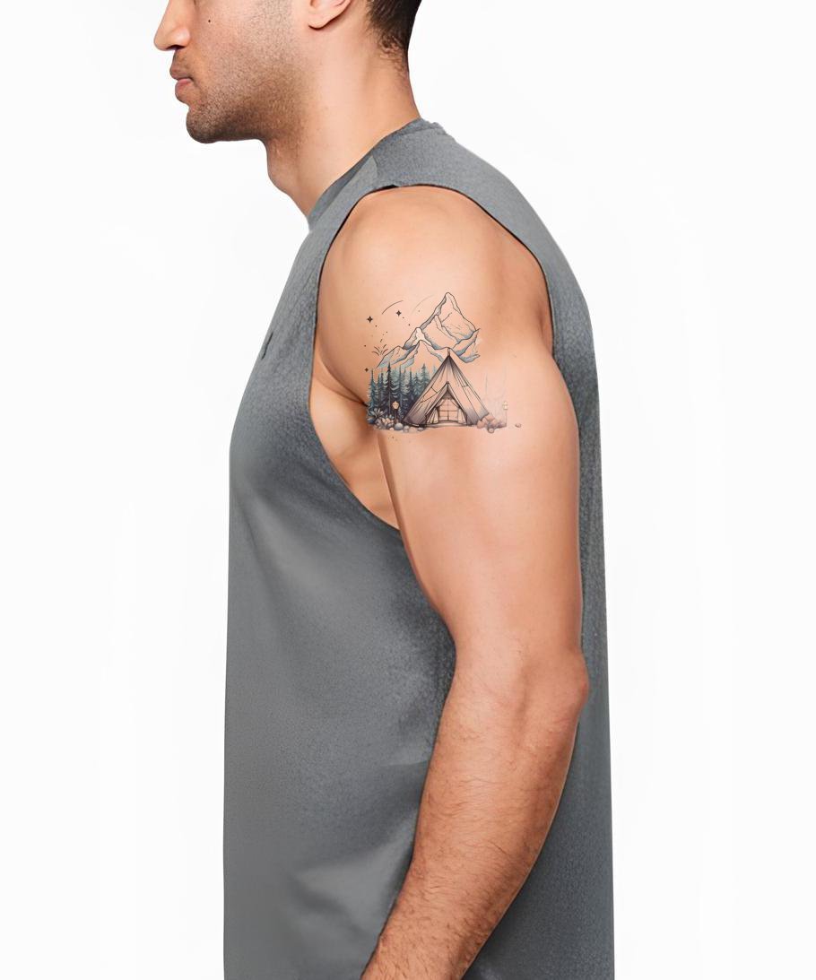 Tält i en tallskog tatuering design