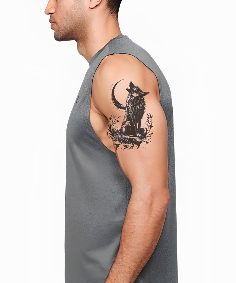 Design de tatouage Loup hurlant à la lune croissante