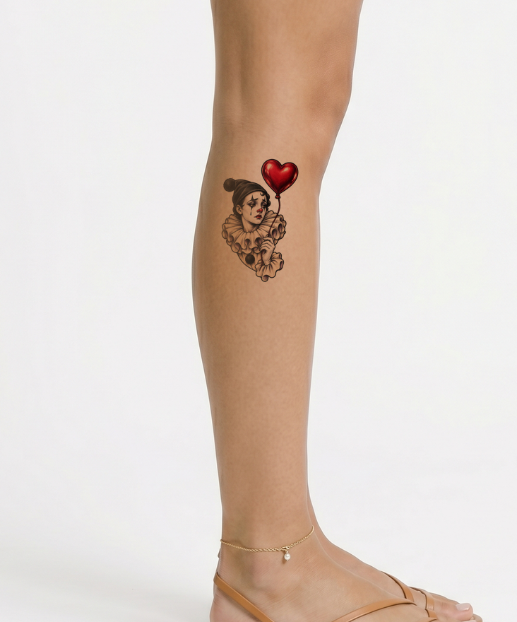 Sorgsen Pierrotclown med hjärtballong, tatueringsdesign