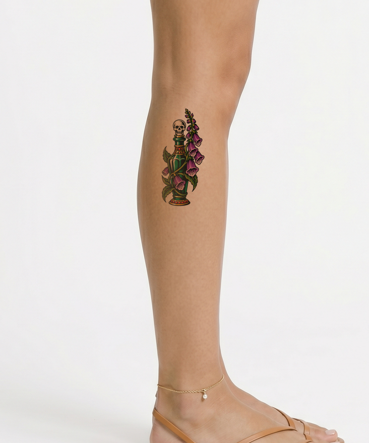 Tatuaje tradicional de frasco de veneno con dedalera y calavera