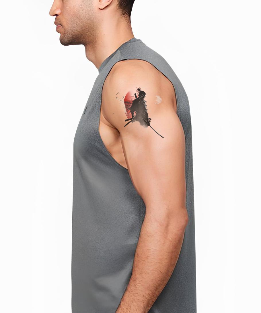 Diseño de tatuaje de sable samurái japonés