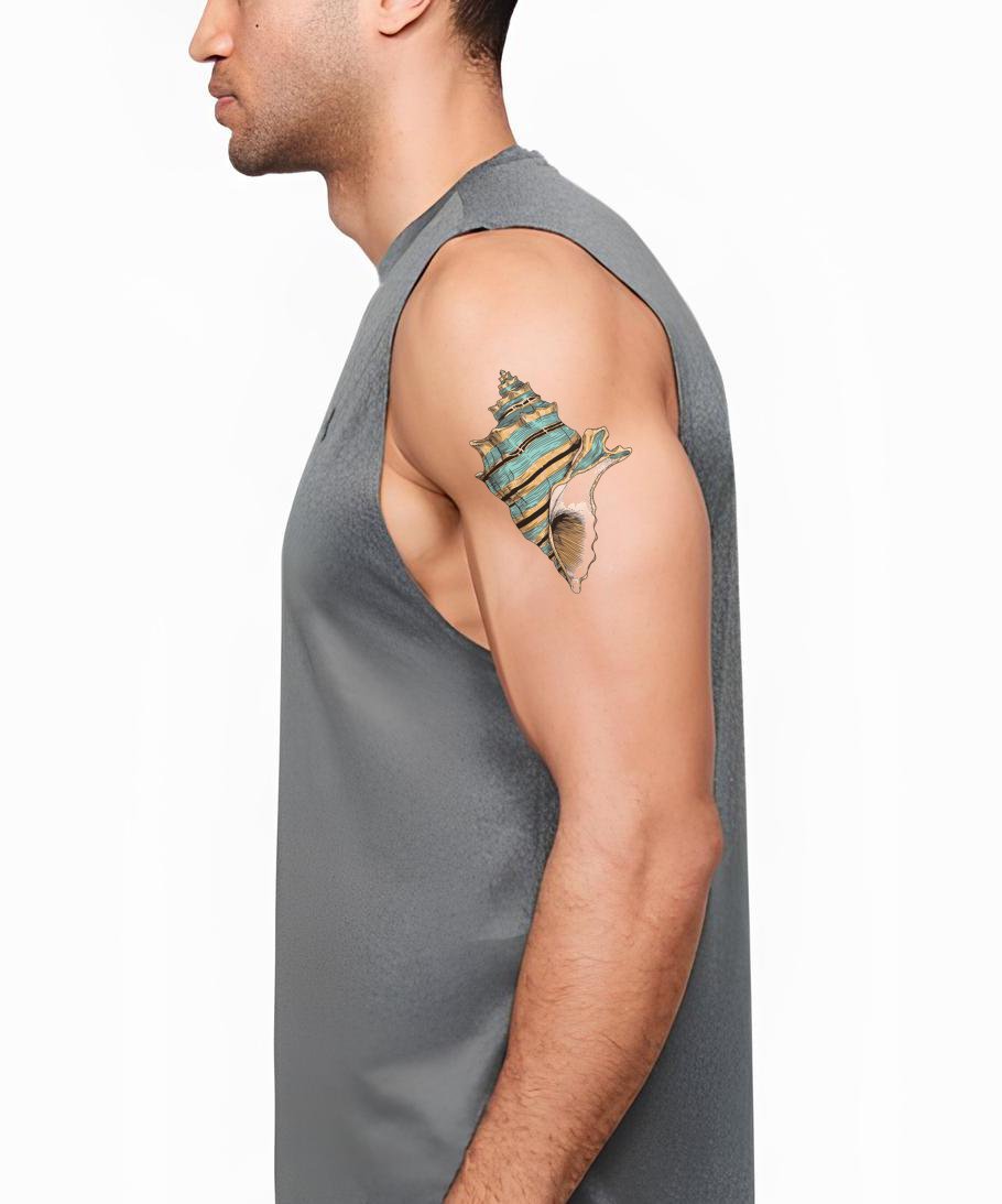 Gestreept Conch Embleem Tatoeage Ontwerp