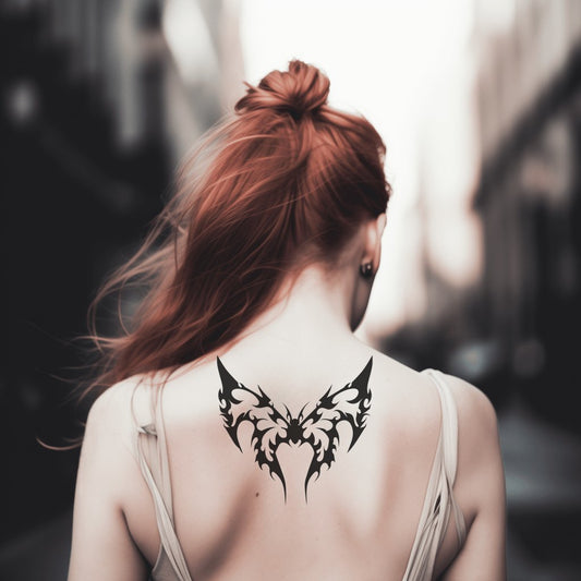 Absztrakt törzsi szárnyak éles szimmetriával tetoválásminta