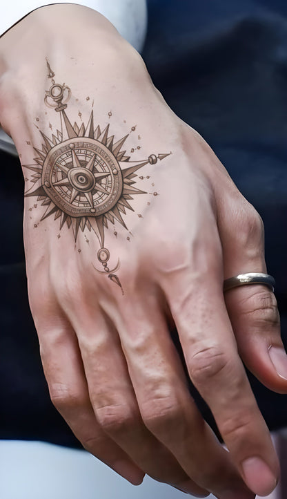 Zwart & Grijs Kompas & Bloemen Mouw Tattoo Ontwerp