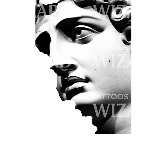 Zeitgenössisches Tattoo-Design mit einer Statue eines griechischen Gottes