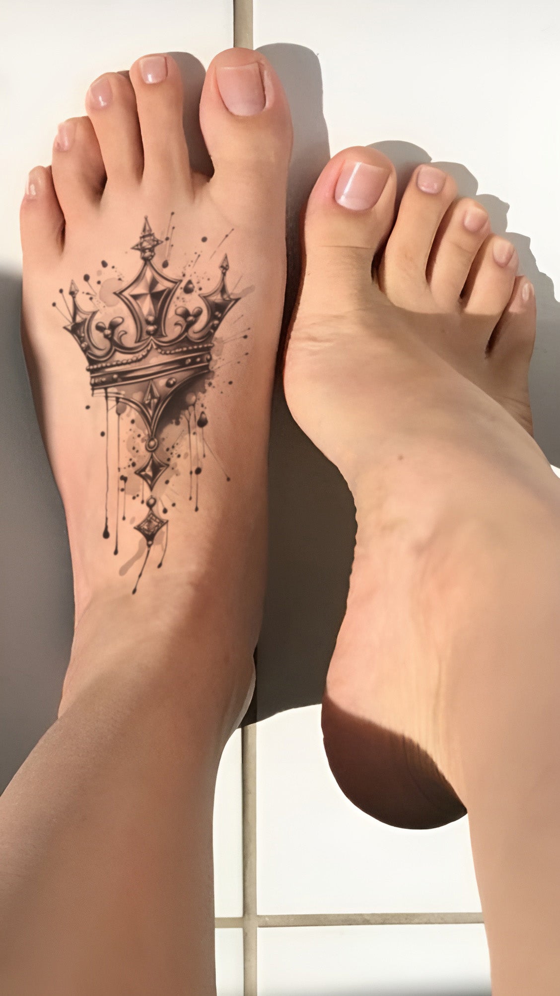 Conception de tatouage de couronne de croquis