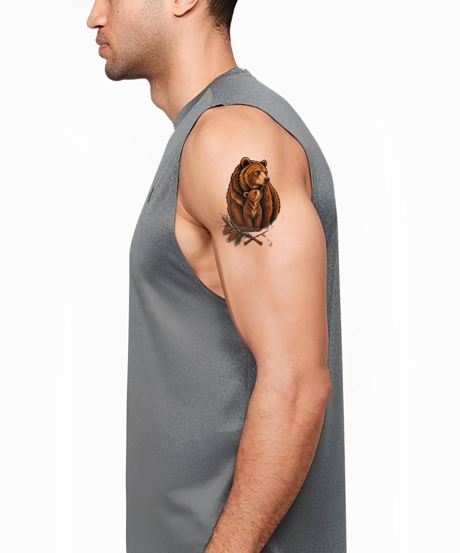 Tattoo-Design mit Bärenmutter, Jungtier und Kiefer