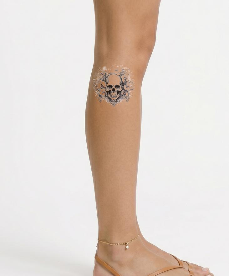 ブラック＆グレーの花柄スカルタトゥーデザイン – Tattoos Wizard Designs