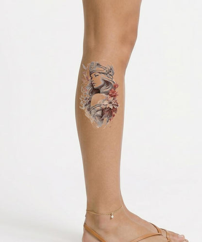 Porträt einer Kriegerin mit Blumen Tattoo-Design
