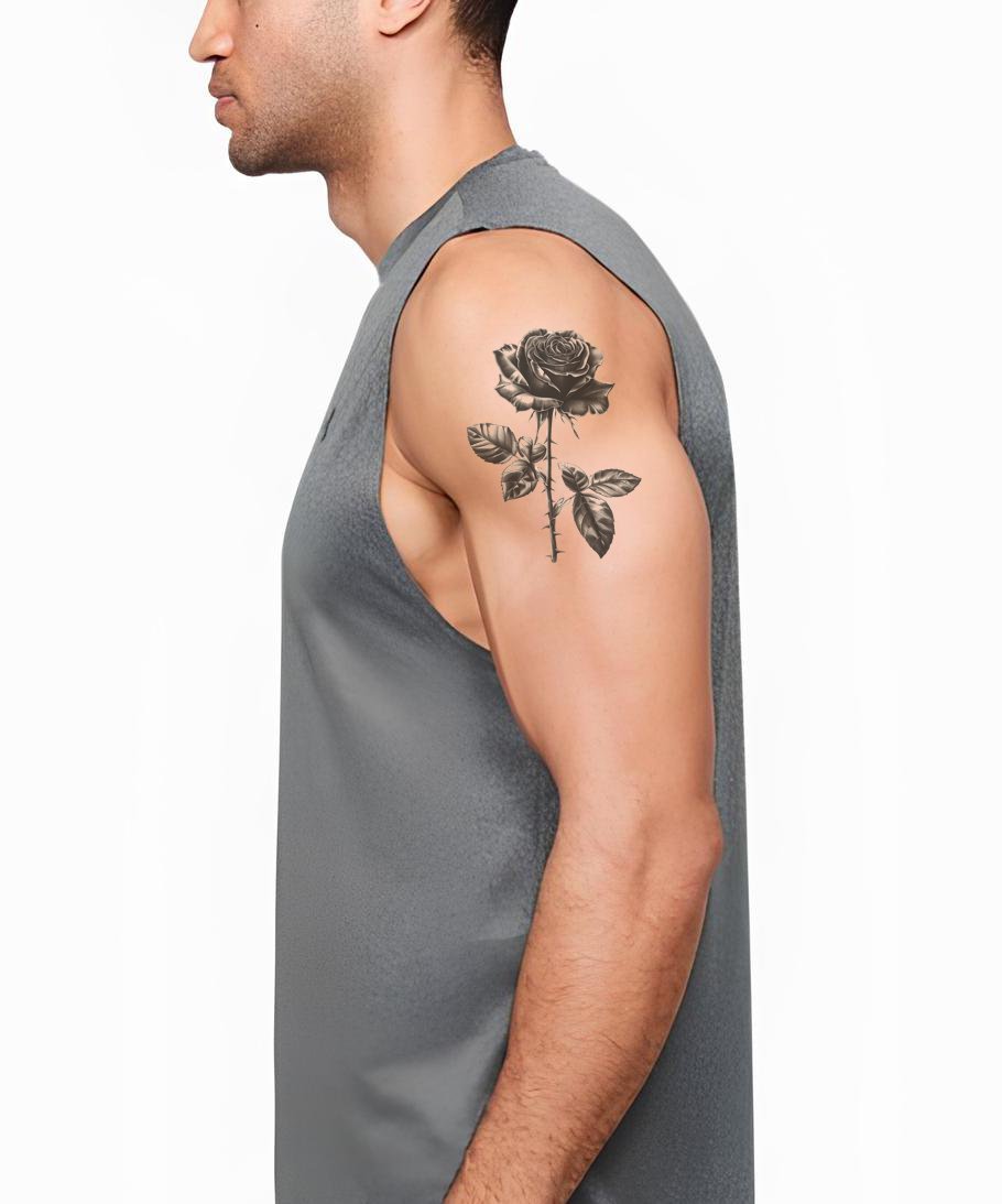 Midnight Bloom um Design de Tatuagem de Rosa Negra