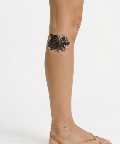 Bedrohliches Tattoo-Design mit Porträt eines schwarzen Panthers