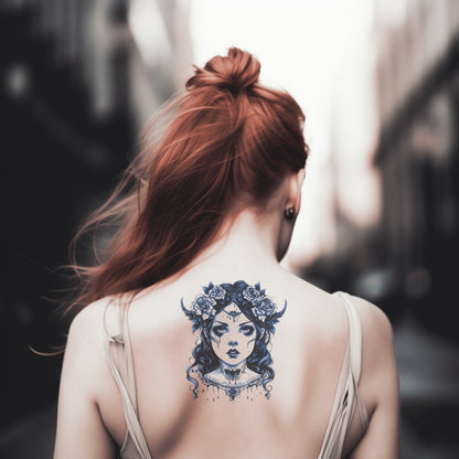 Blaues Gotisches Rosenmädchen Tattoo Konzept