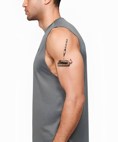 Diseño de tatuaje con pincel de caligrafía y piedra de tinta
