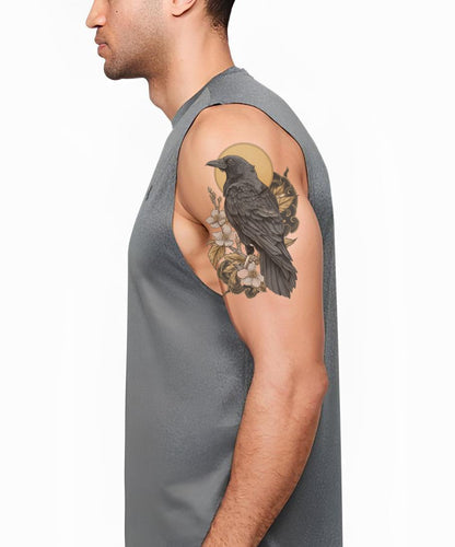 Illustrazione del tatuaggio di fiori di corvo sereno