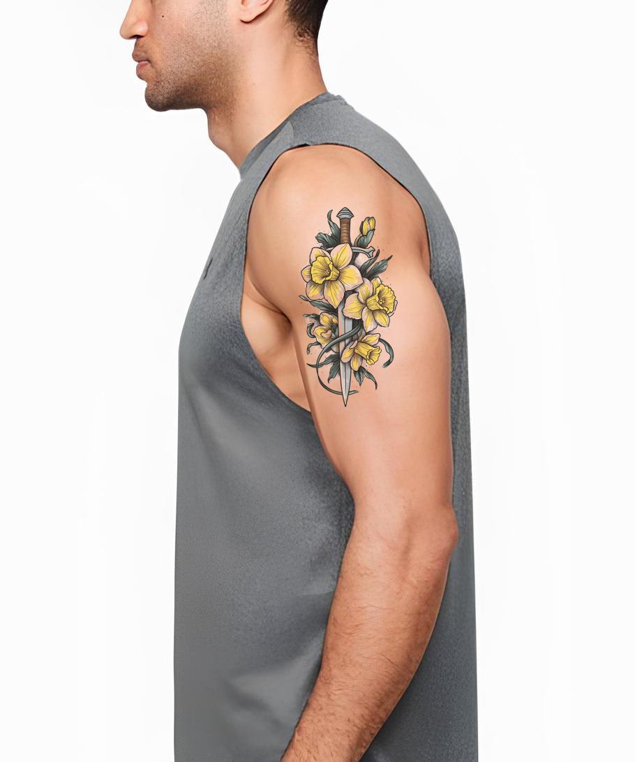 Idea tatuaggio con narcisi gialli avvolti da pugnale