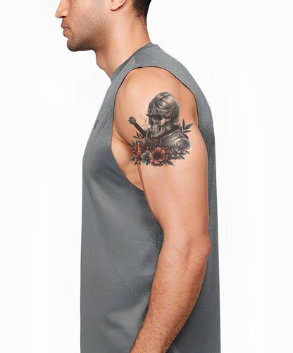 Conception de tatouage de crâne et de roses de guerrier déchu