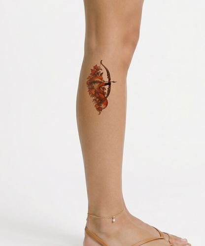 Tatuaje de zorro arquero con arco recurvo y hojas otoñales