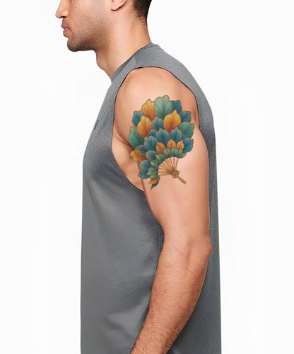 Goldenes Ginkgo-Fächer-Tattoo-Design