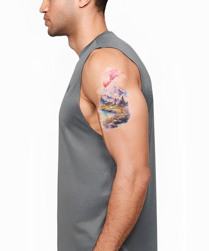 Halbarm Tattoo mit Berglandschaft in Aquarell