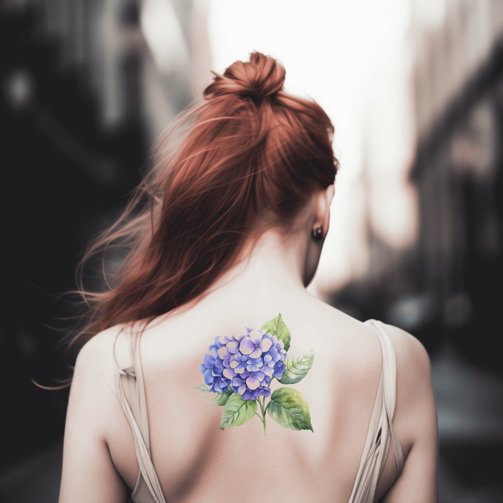 Botanisches Hortensienblüten-Tattoo-Design