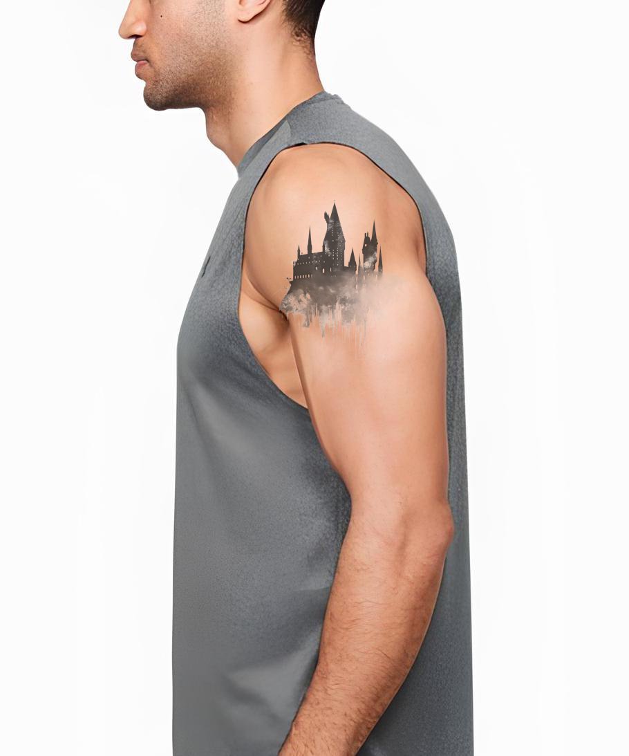 Conception de tatouage de château de Poudlard silhouette