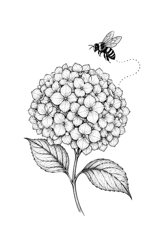 Tattoo-Idee mit Hortensienblüte und schwebender Biene