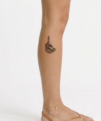 Idée de tatouage dotwork phare sur falaise rocheuse