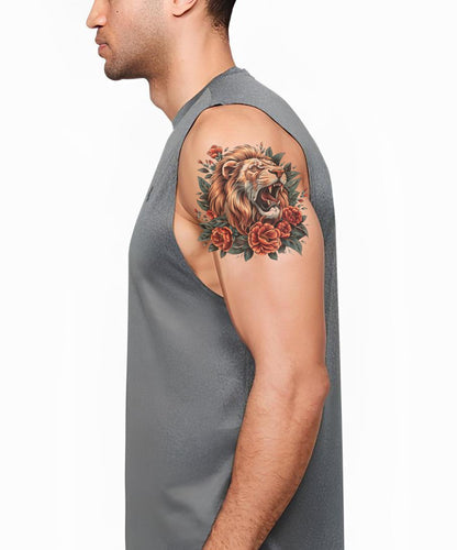 Old School Löwe und Blumen Tattoo Design
