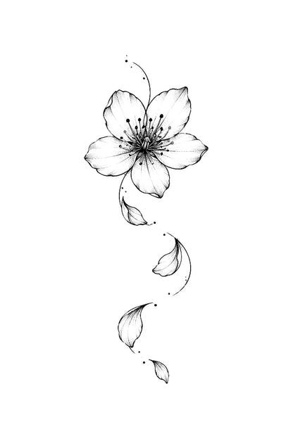 Tattoo med ensom kirsebærblomst og spiralformede kronblade