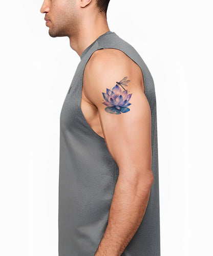 Lila lotus med trollslända, tatueringsdesign