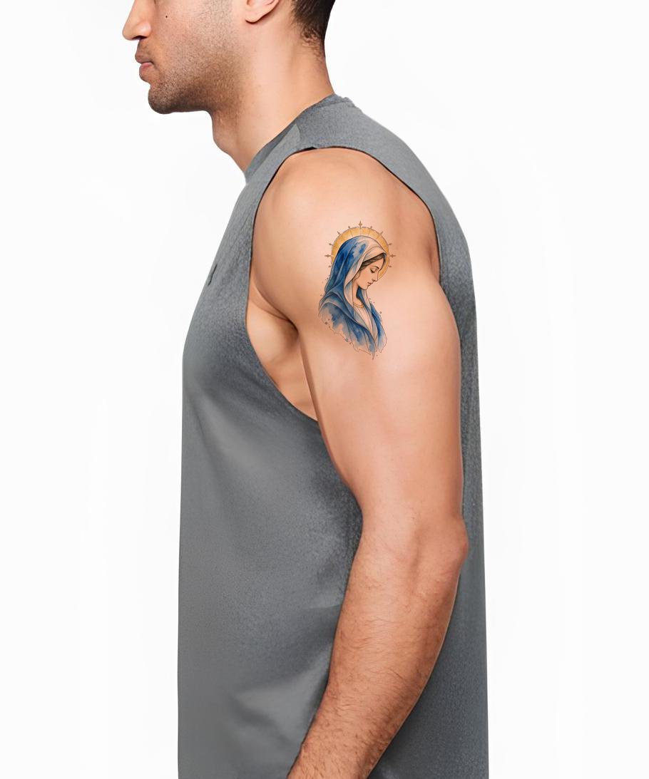 Diseño de tatuaje de Madonna con velo ultramarino y halo de pan de oro