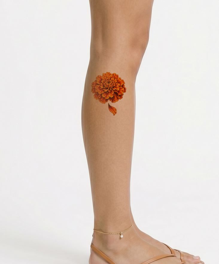 Tatoveringsdesign med morgenfrue og faldende kronblad