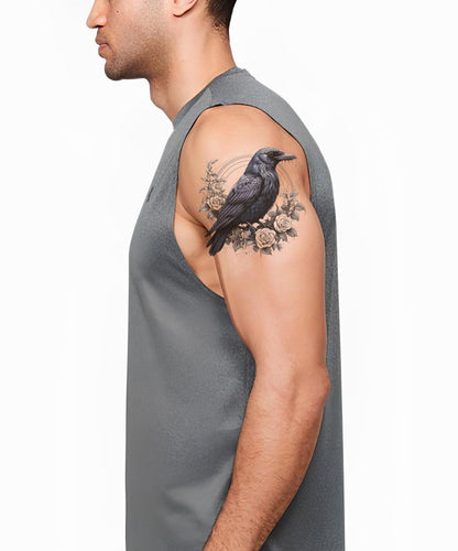 Neo-traditionelles Raben- und Rosen-Tattoo-Design