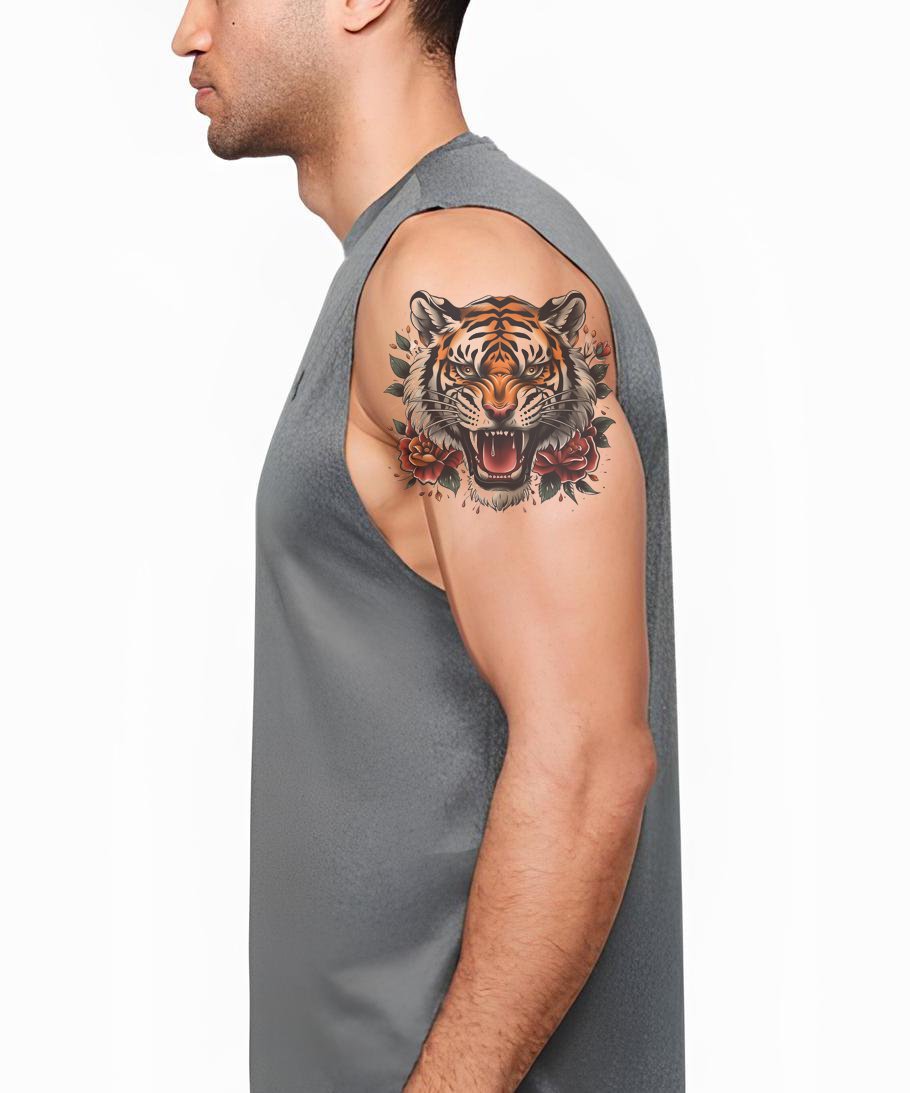 Diseño de tatuaje de rosas y cabeza de tigre de la vieja escuela