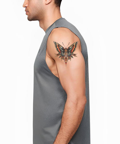 Idée de tatouage de papillon monarque ornemental avec des détails symétriques
