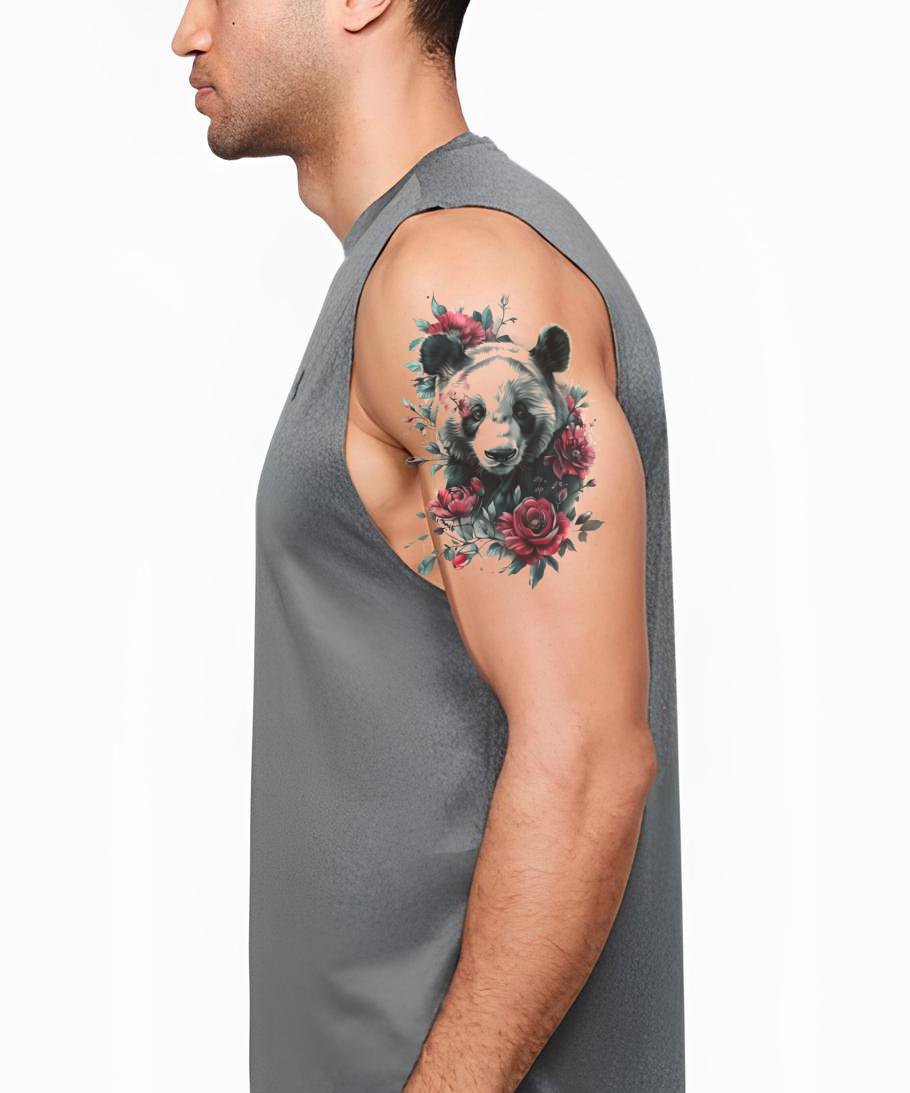 Panda mit Rosen und Pfingstrosen Tattoo-Idee