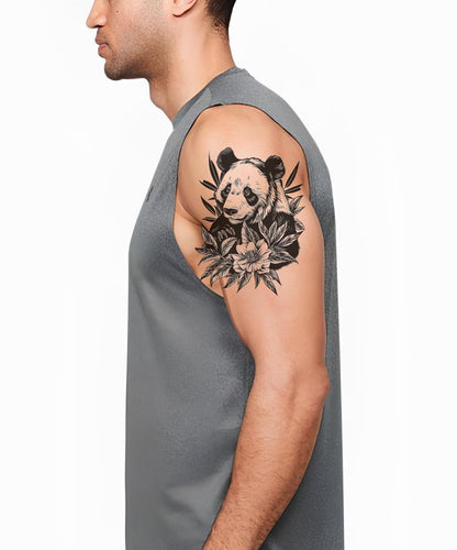 Sort & grå panda med blomster tatoveringsidé