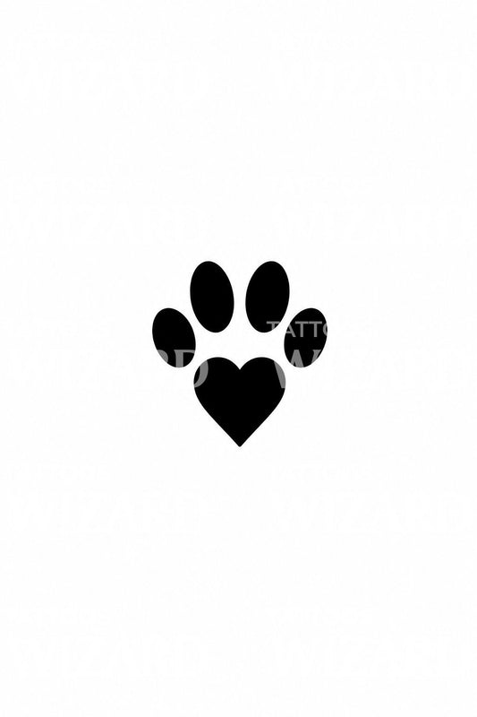 Design de tatuagem de pata com coração