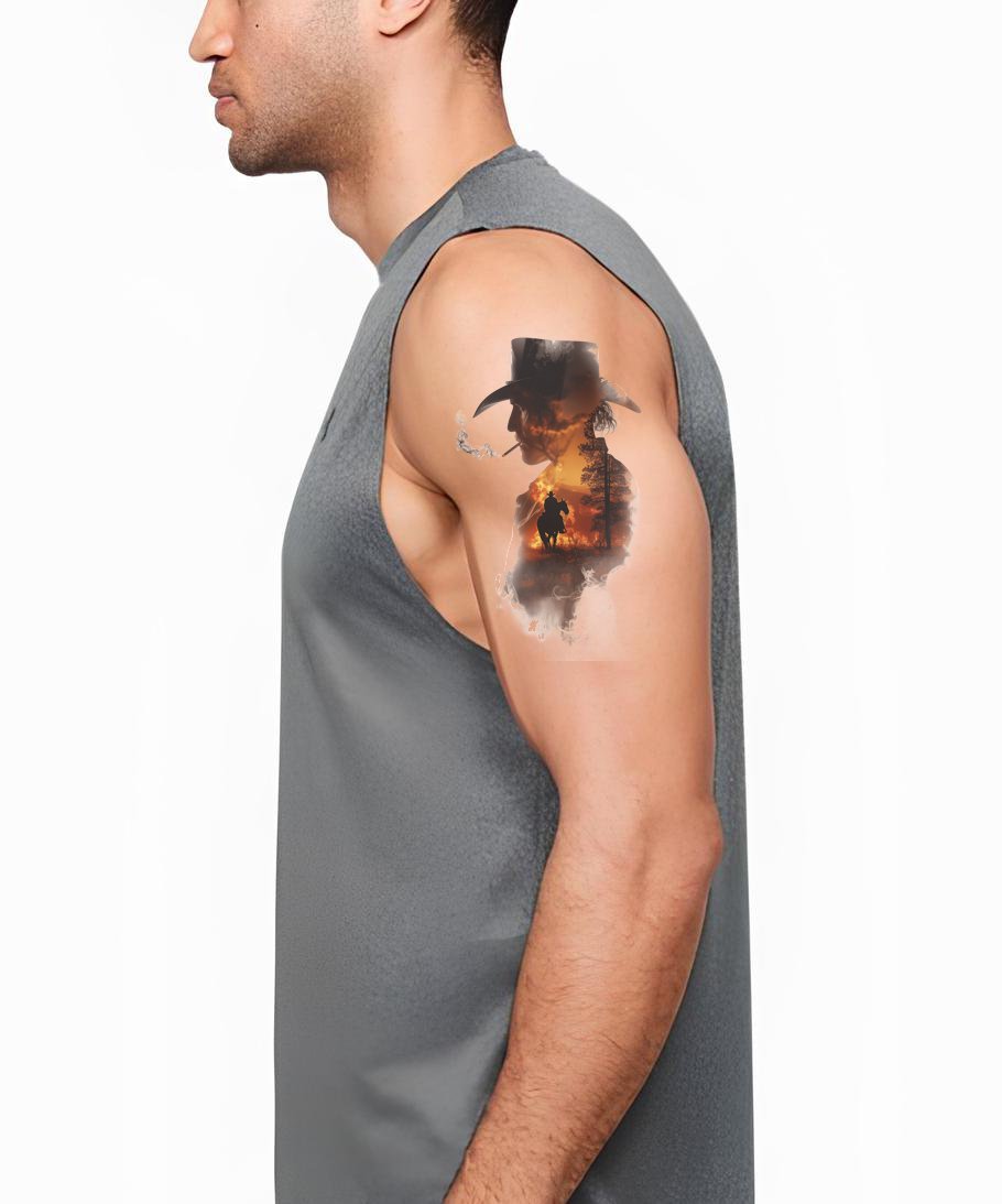 Perfil de Cowboy com Design de Tatuagem de Fundo Flamejante