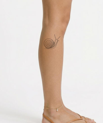 Design de tatuagem de caracol de jardim em espiral, estilo dotwork
