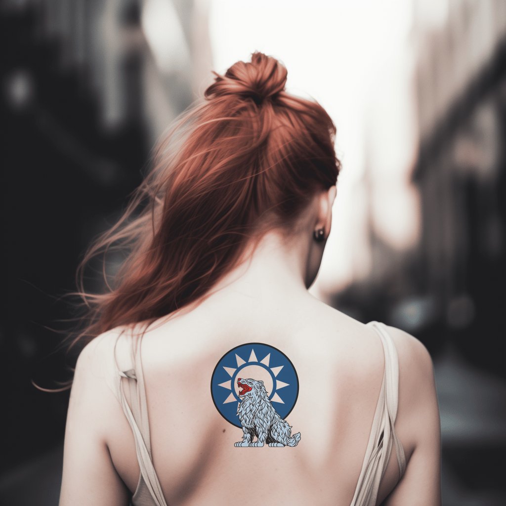 Zon Embleem Sneeuwleeuw Tattoo Illustratie