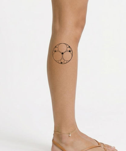 Geometrisches Tattoo-Design mit dicht gepackten Tangentenkreisen