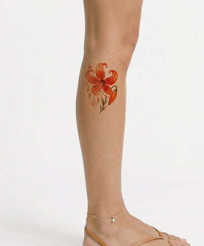 Tigerlilje i blomst tatoveringsidé
