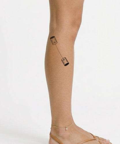 Tatouage d'un téléphone à boîtes de conserve